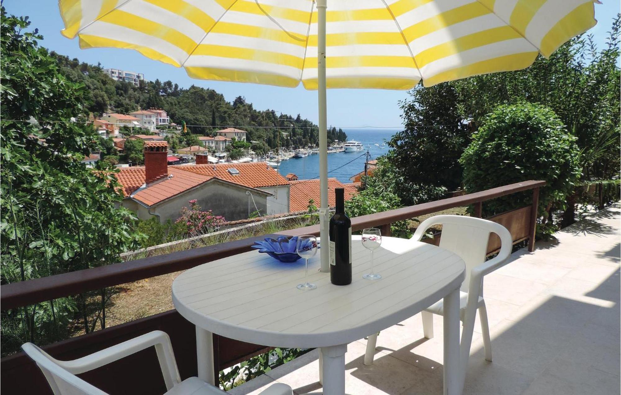 Lovely Apartment In Rabac With Kitchen Exterior foto